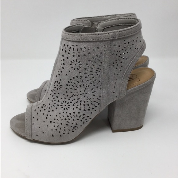 Shoes - Gray peep toe chunky heels